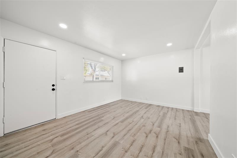 870 S Philadelphia St, Anaheim, Ca 92805, Usa - Photo 2 of 11