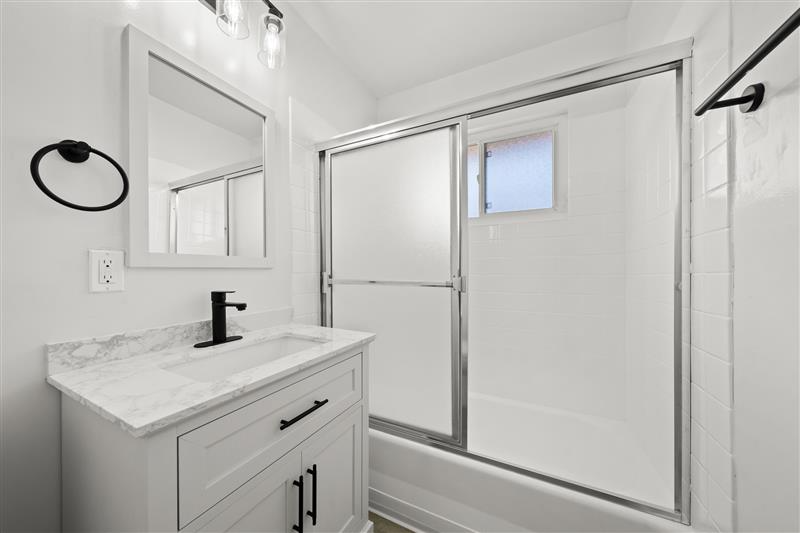 870 S Philadelphia St, Anaheim, Ca 92805, Usa - Photo 3 of 11