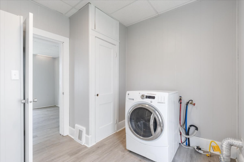 1522 W 7th St - Photo 3 of 14