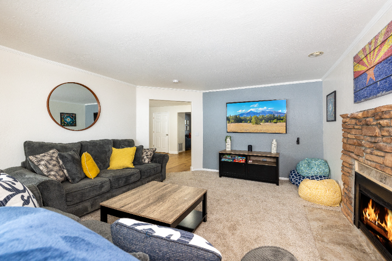 2596 S Cliffview St - Photo 3 of 19