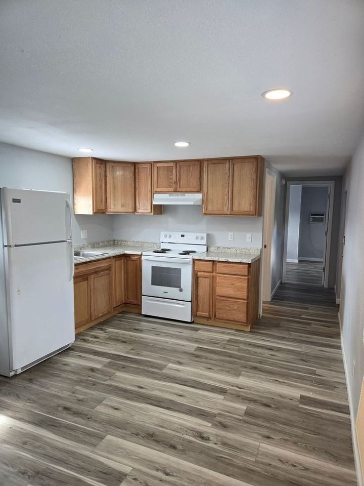 2535 Lakeview St - Photo 3 of 10