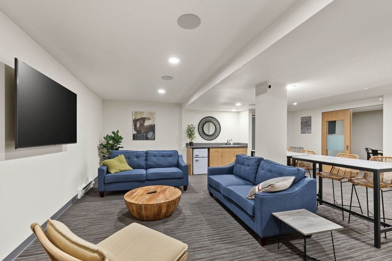 Randolph Arms - Photo 3 of 28