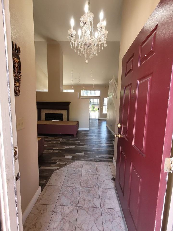 1703 Diablo Creek Dr - Photo 2 of 17