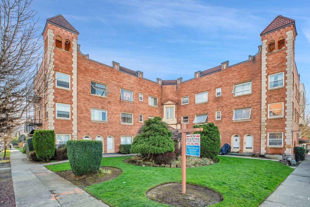 Discover Timeless Elegance in the Heart of Hawthorne - Photo 2 of 41