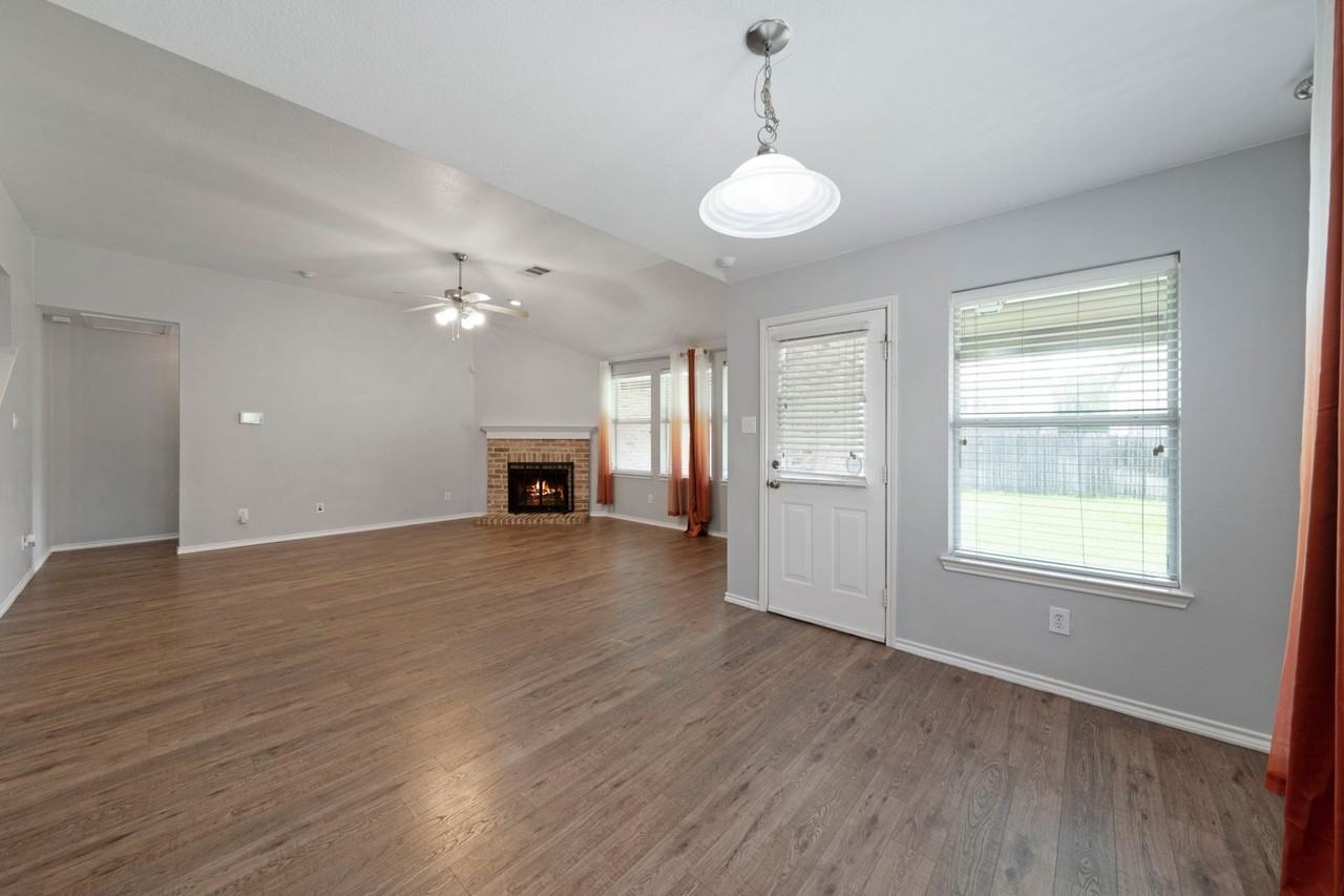 2105 Arthur St - Photo 3 of 27