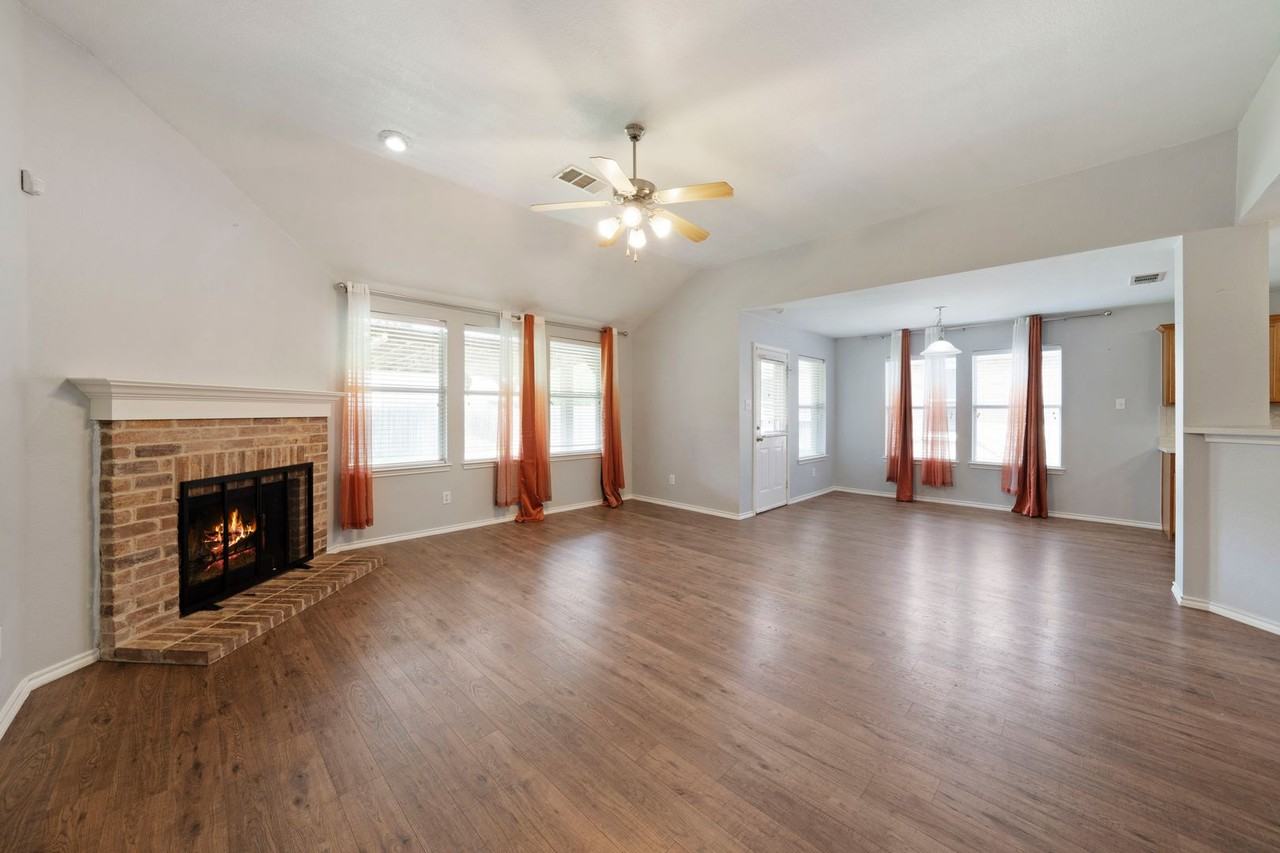 2105 Arthur St - Photo 4 of 27