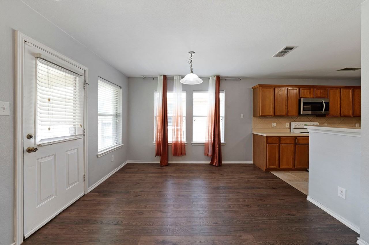 2105 Arthur St - Photo 5 of 27