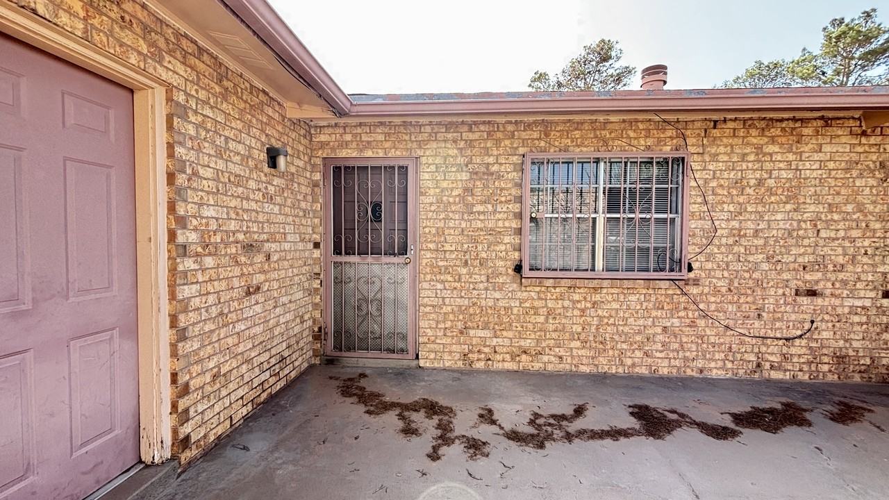 4705 Frankfort Avenue - Photo 3 of 30