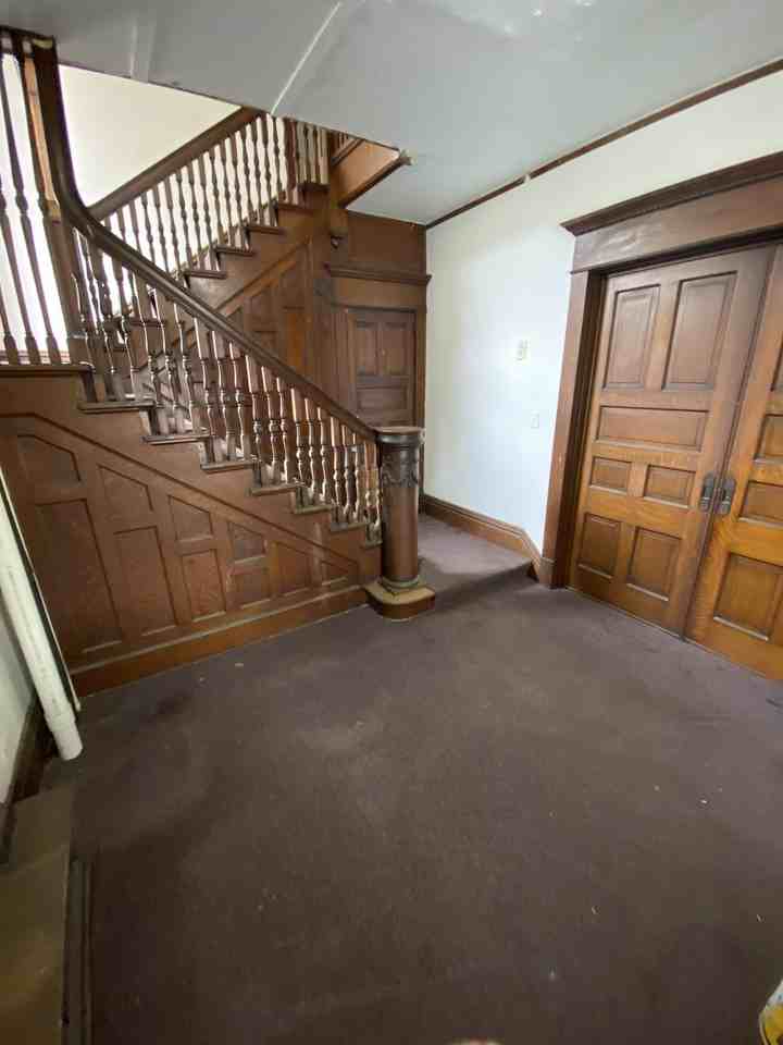 1320 1st Ave NW - Photo 4 of 33