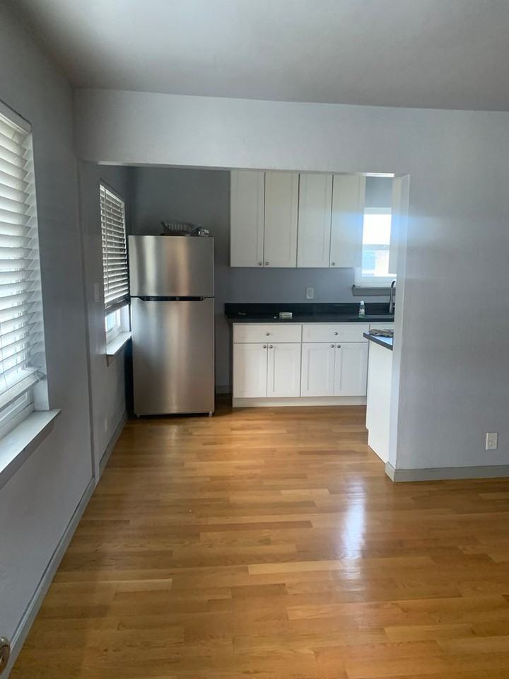 2400 35th Ave - Photo 2 of 11