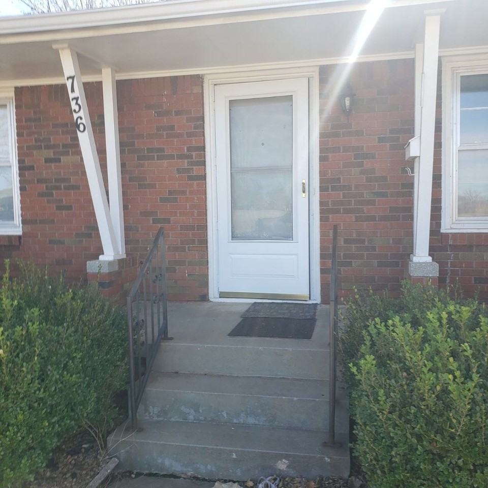 736 Ne 26th St - Photo 3 of 15