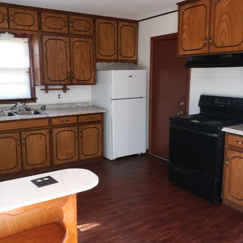 736 Ne 26th St - Photo 4 of 15