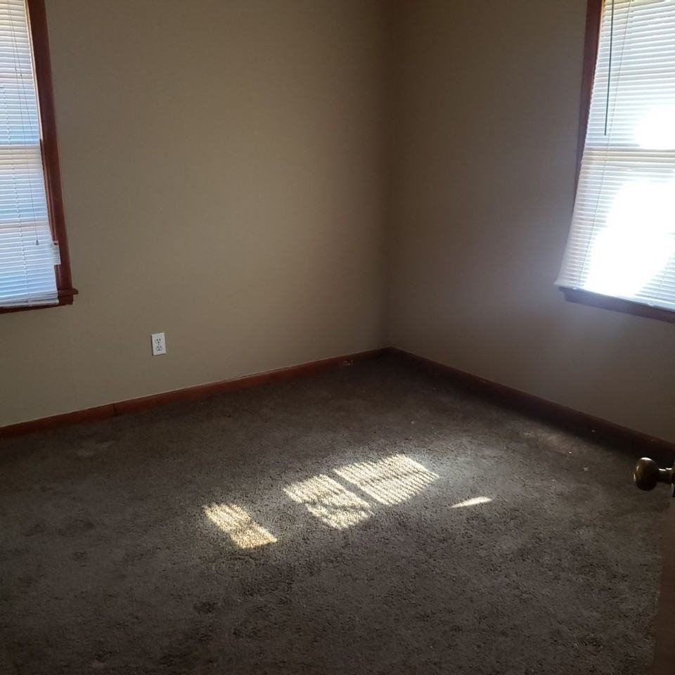 736 Ne 26th St - Photo 5 of 15