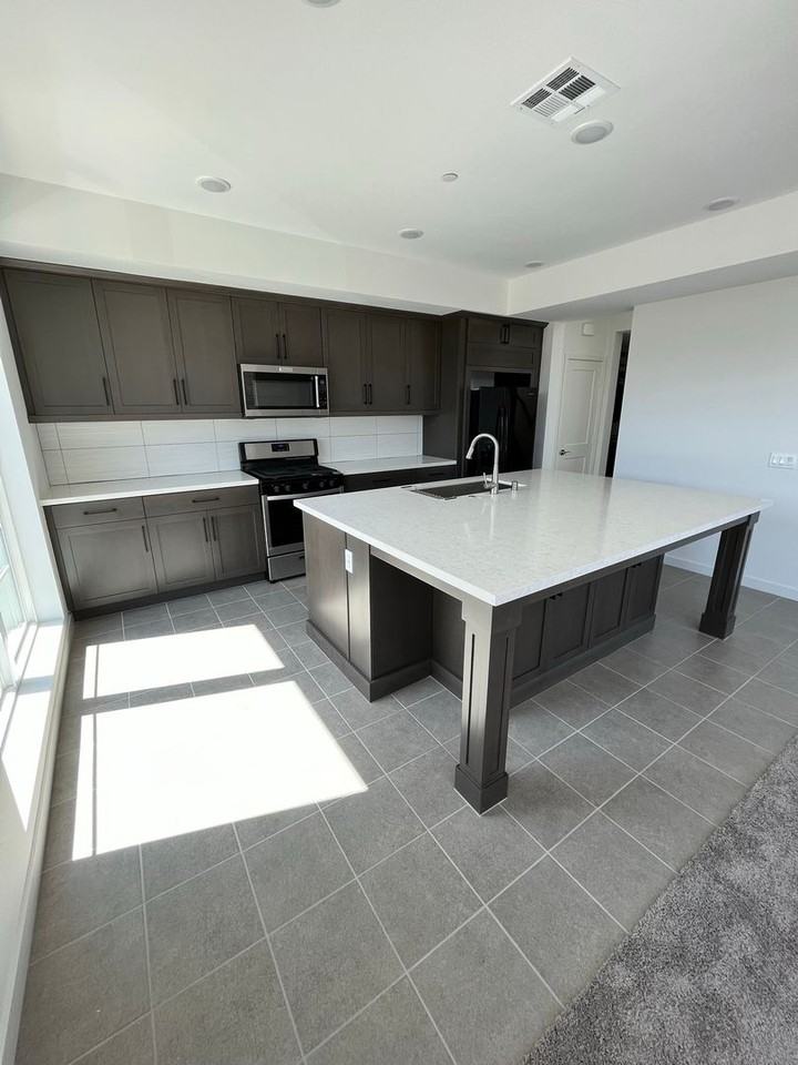 510 S Cleveland St - Photo 4 of 12