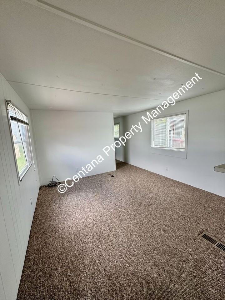 2290 Cobban St #3 - Photo 4 of 24