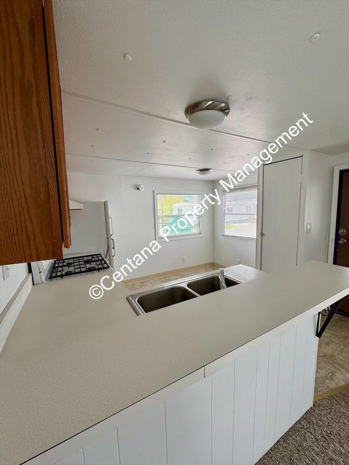 2290 Cobban St #3 - Photo 6 of 24