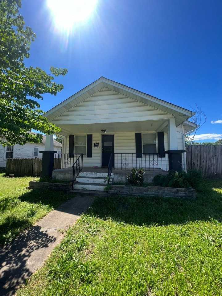 120 S Patterson Ave - Photo 2 of 15