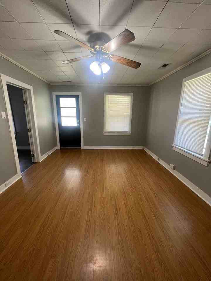 120 S Patterson Ave - Photo 3 of 15