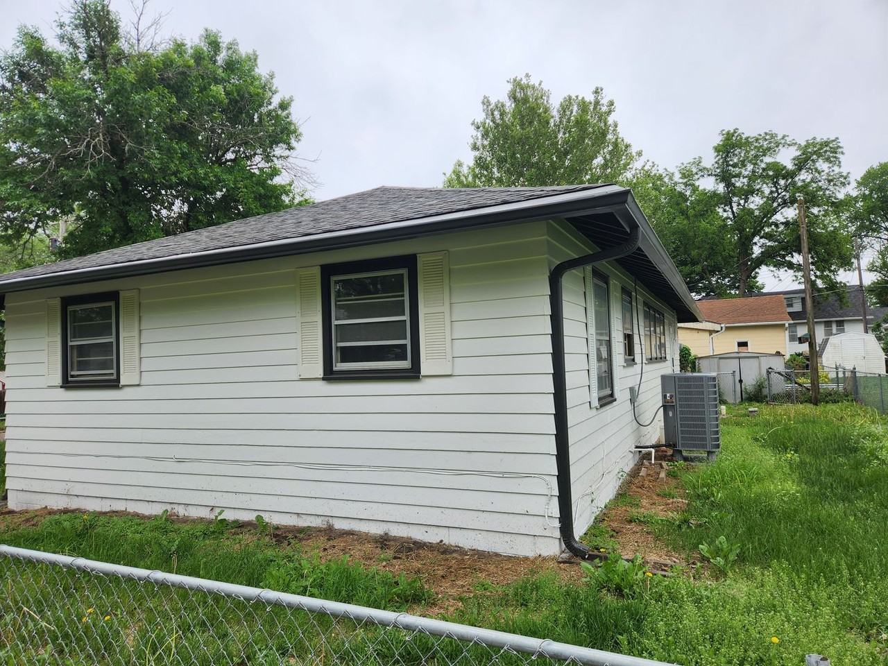 704 S 9th St - Photo 2 of 11