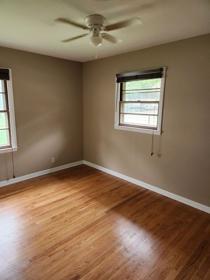 704 S 9th St - Photo 3 of 11