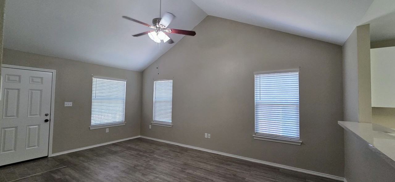 523 Clearfield Dr - Photo 6 of 20