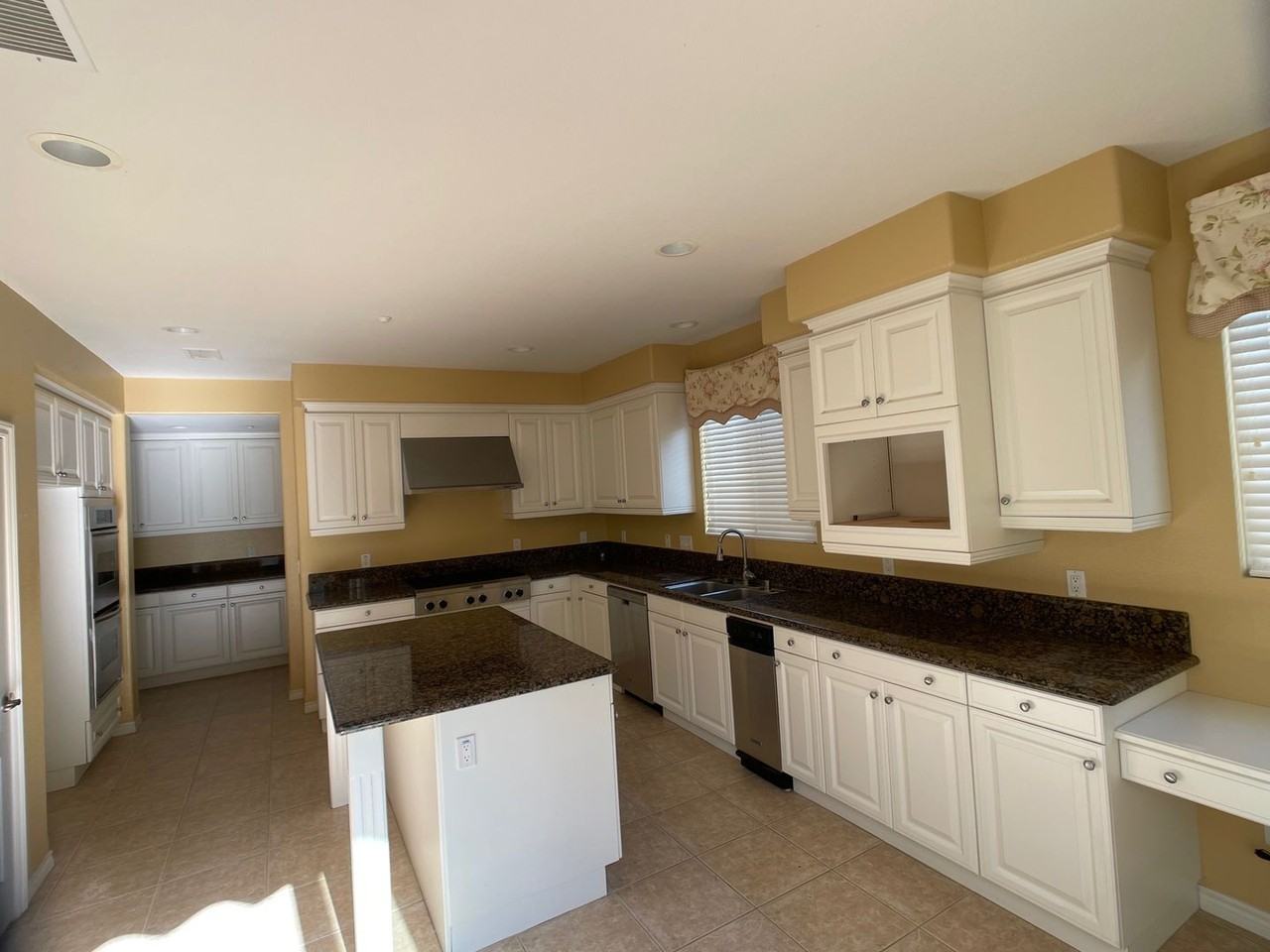 1330 Noche Dr - Photo 3 of 25