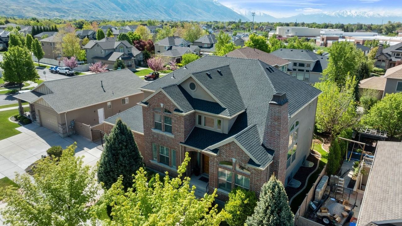 180 E 1520 N - Photo 3 of 38