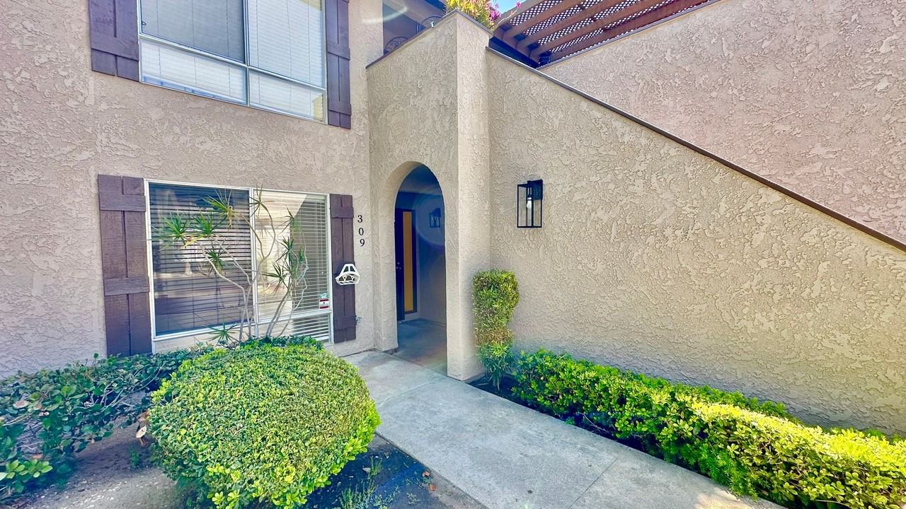 309 Ivy Ter - Photo 2 of 30