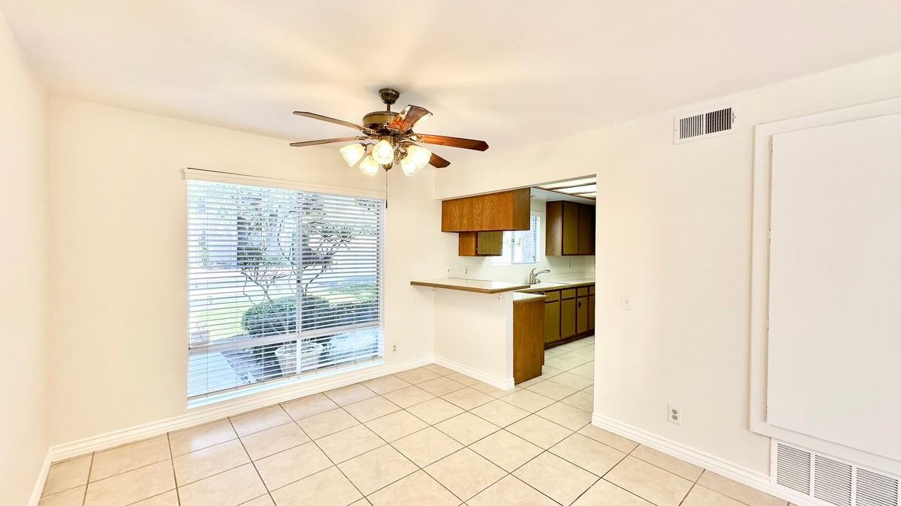 309 Ivy Ter - Photo 5 of 30