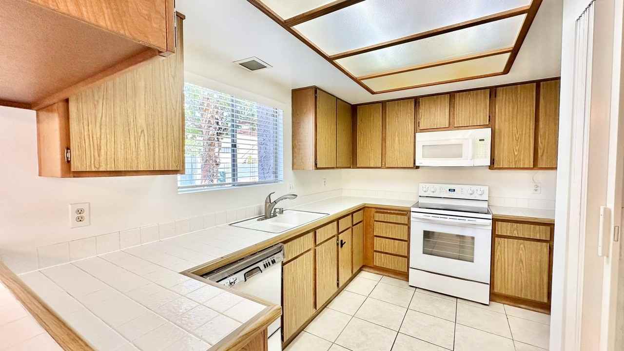 309 Ivy Ter - Photo 6 of 30