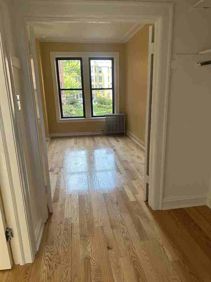 68 Crandon Apartments - Photo 3 of 6