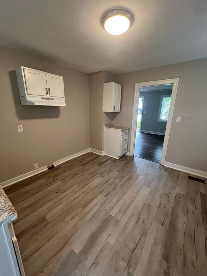 511 W 28th St - Photo 6 of 15