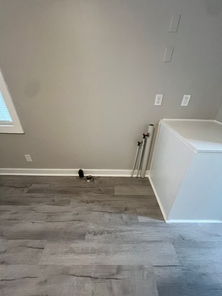511 W 28th St - Photo 7 of 15