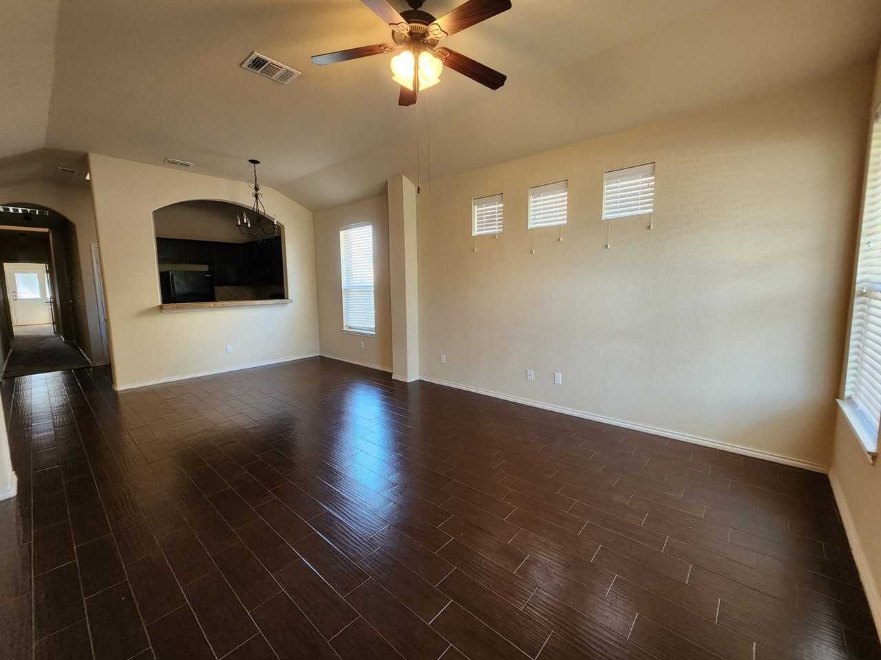 538 Creekside Cir - Photo 3 of 22
