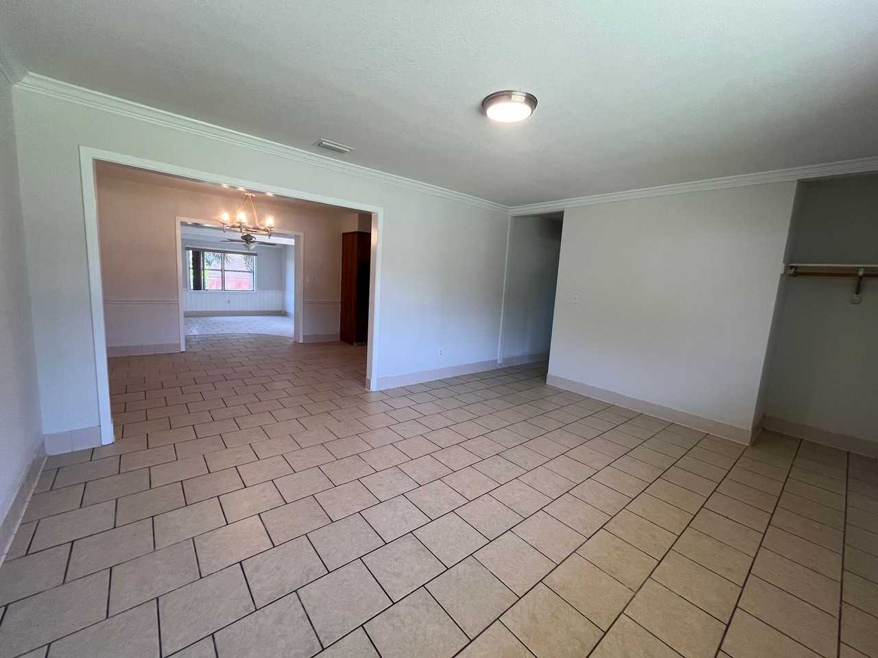 1407 Pearl Ave Se - Photo 2 of 18