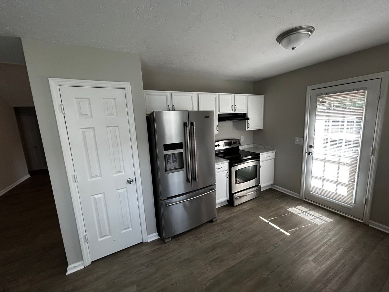 526 Cedar Park Cir - Photo 4 of 33