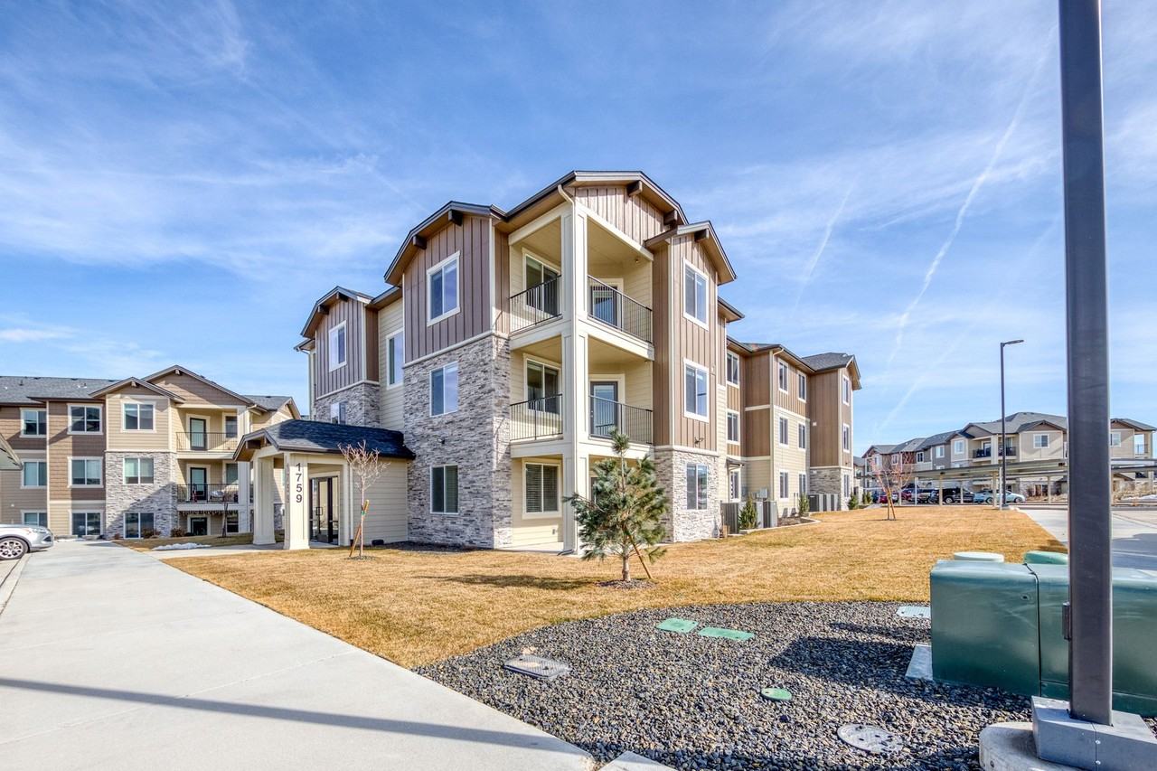 Southridge Apts. 10 - Photo 2 of 33