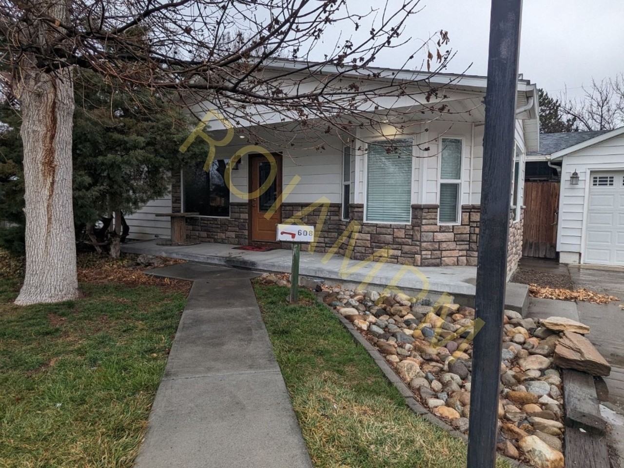 608 Pierce St - Photo 2 of 18