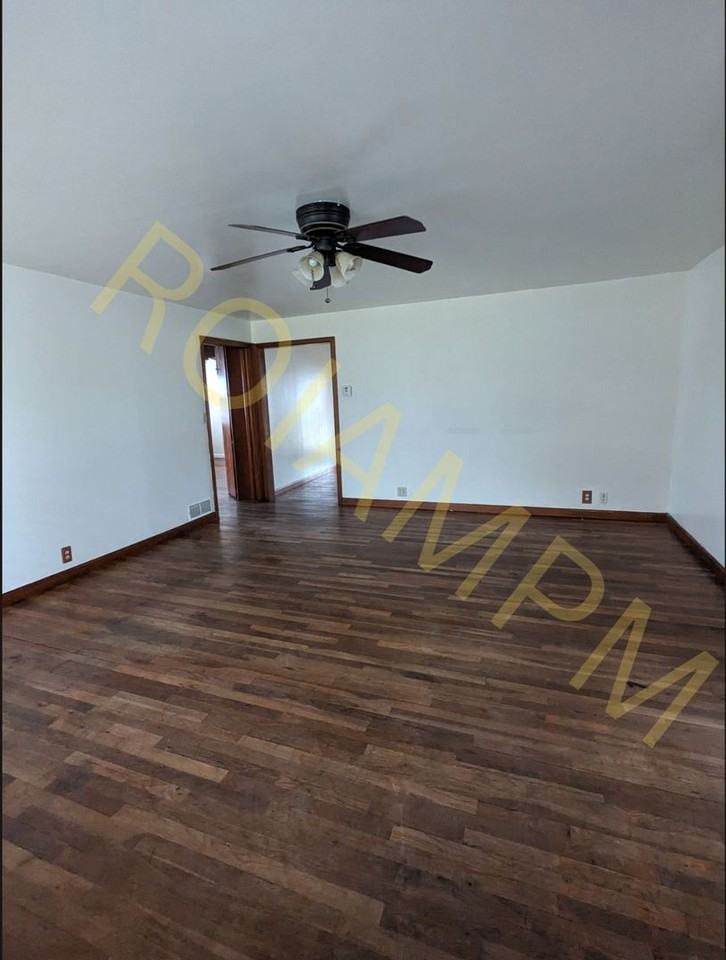 608 Pierce St - Photo 3 of 18