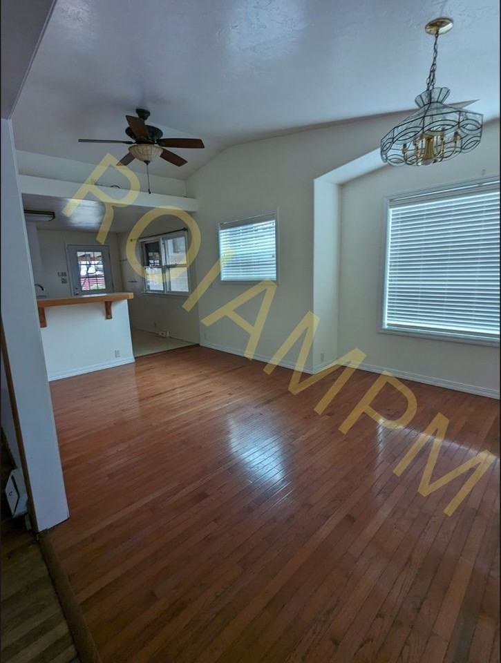 608 Pierce St - Photo 5 of 18