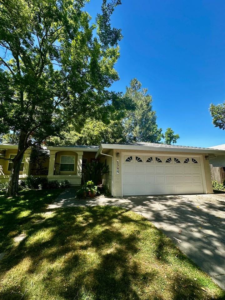 1349 Camphor Ln - Photo 2 of 32