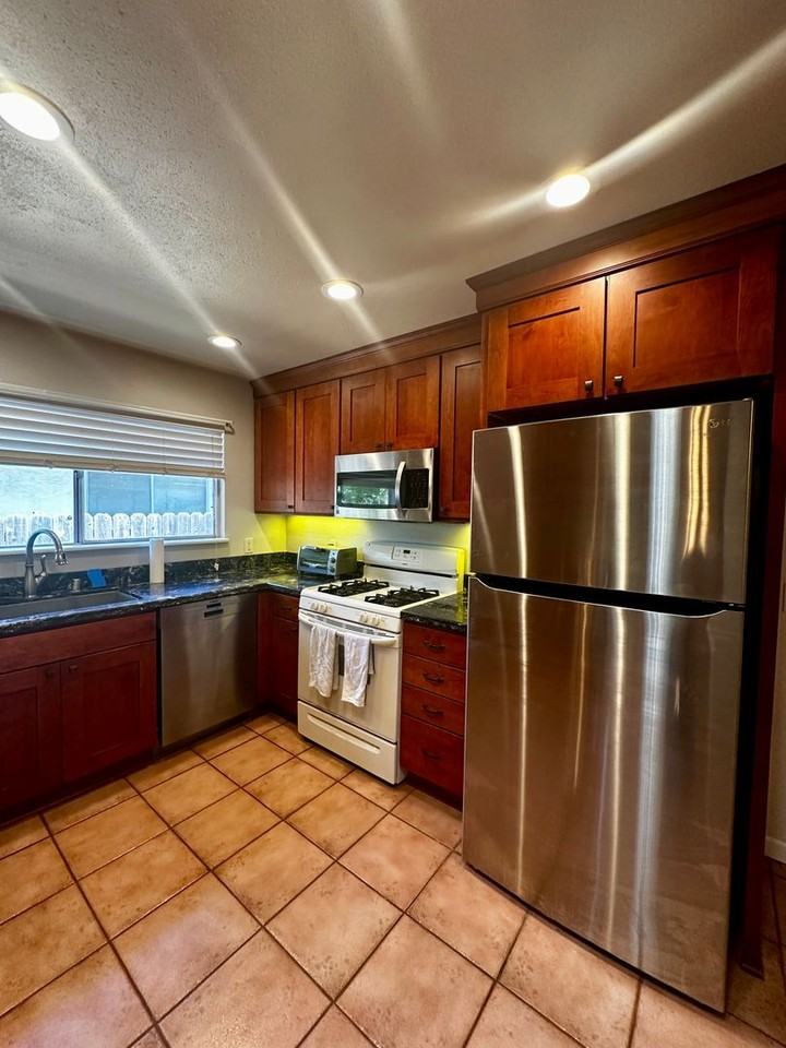 1349 Camphor Ln - Photo 3 of 32