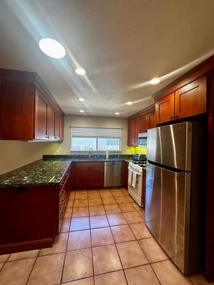 1349 Camphor Ln - Photo 4 of 32