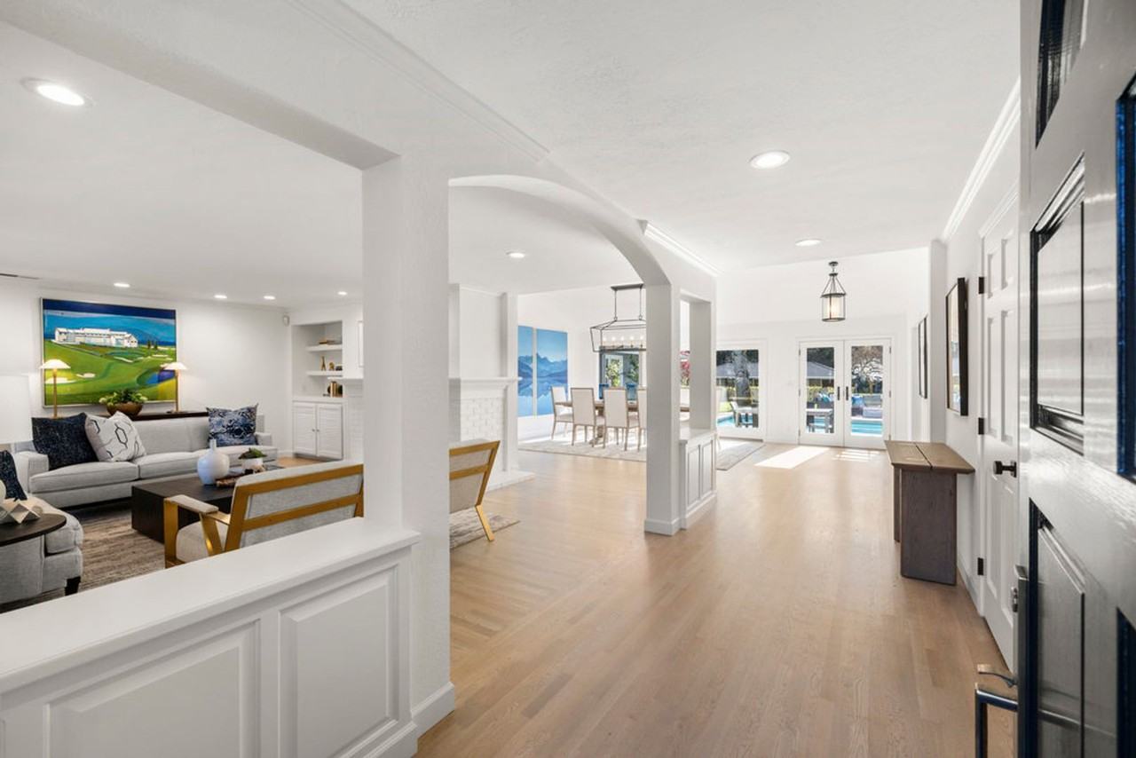 1321 Butterfield Rd - Photo 5 of 47