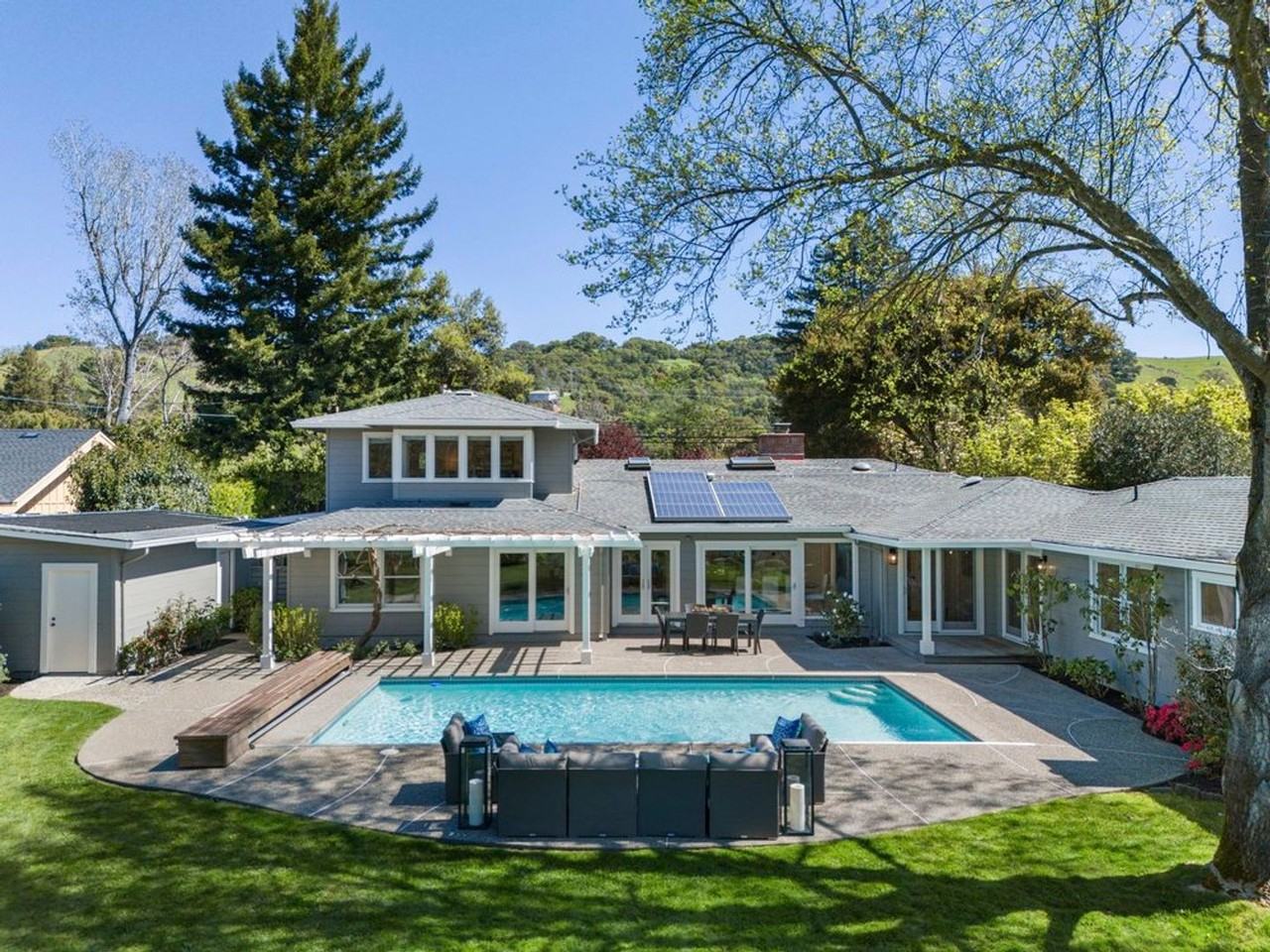 1321 Butterfield Rd - Photo 3 of 47