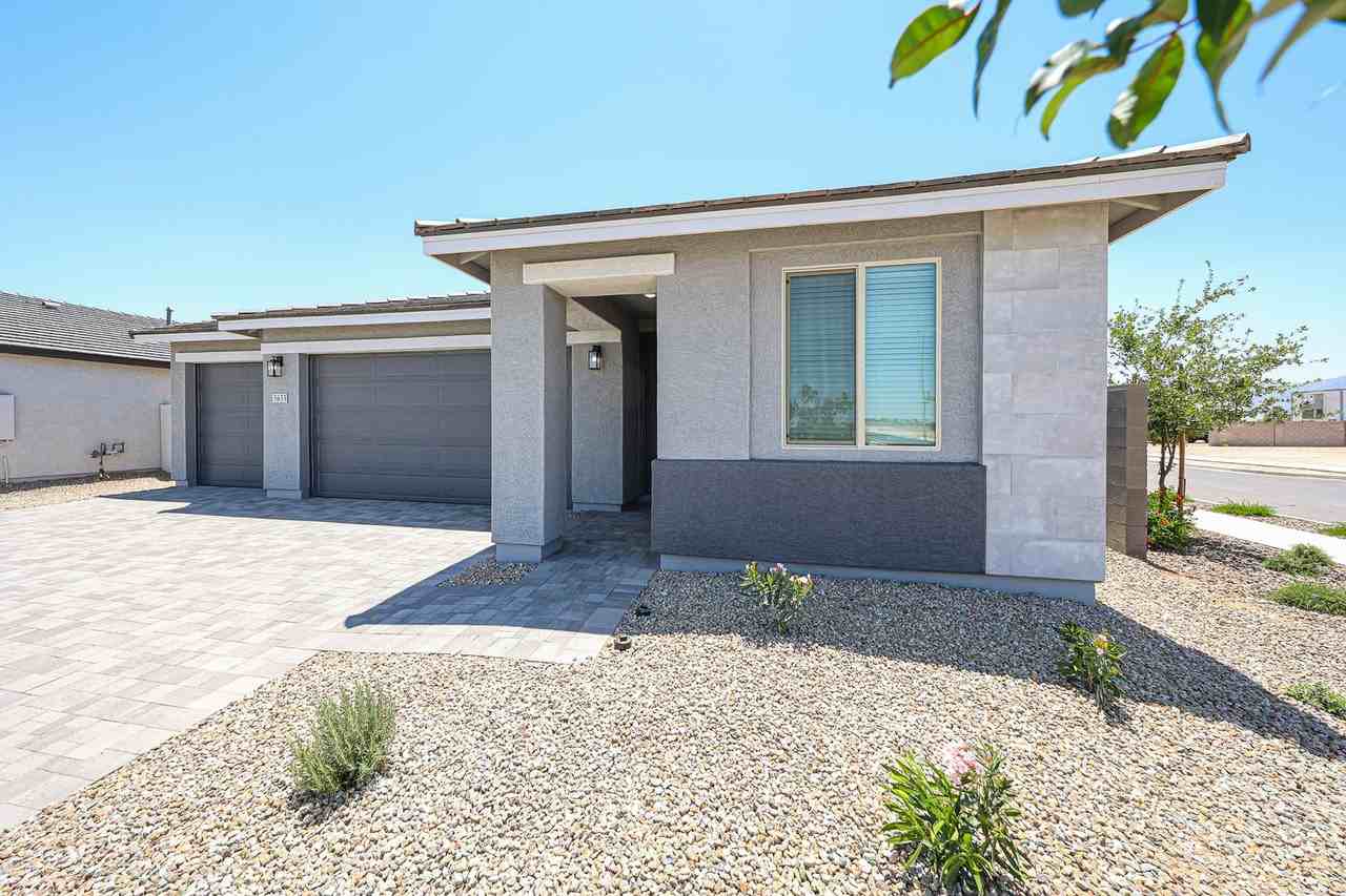5633 W Mcneil St - Photo 2 of 50