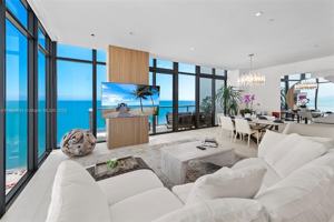 featured image of 2201 Collins Ave