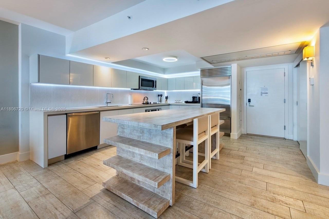 102 24th St #1012 - Photo 5 of 18