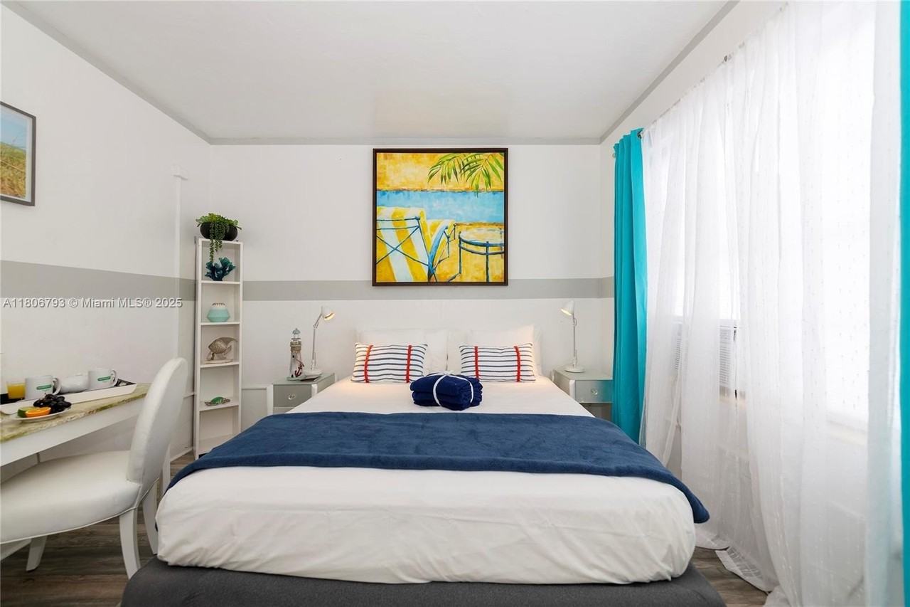 6760 Collins Ave #17