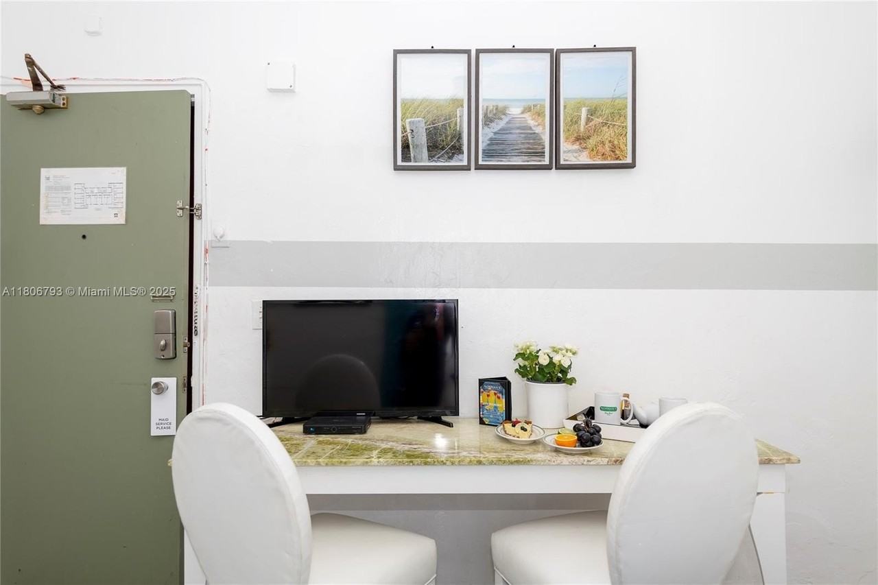 6760 Collins Ave #17 - Photo 4 of 6